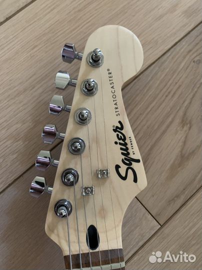 Гитара Fender Squier +комбоусилитель fender 10G