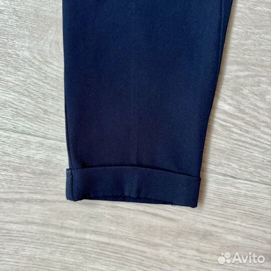 Бpюки тёмно-синего цвета с высокой талией