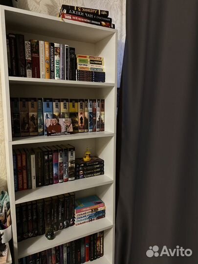 Домашняя библиотека (книги вместе с стеллажом)