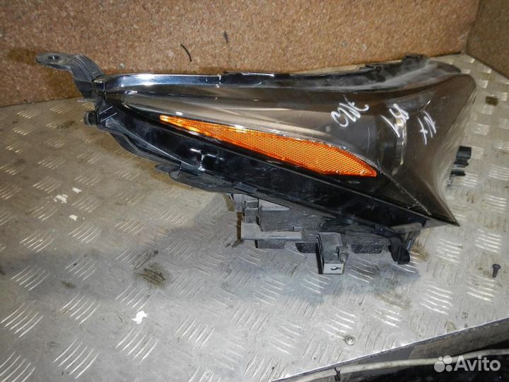 Фара правая Lexus NX200/NX200t/NX300/NX300h