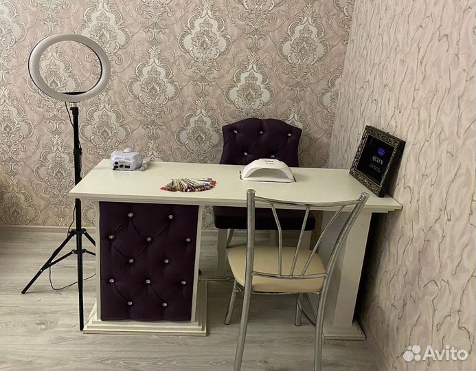 Стол и стул для мастера маникюра