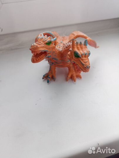 Фигурка дракона