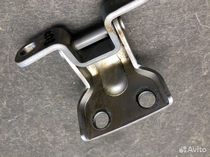 Петля двери задняя правая Kia Spectra LD S6D 2007