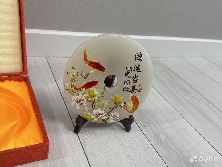 Нефритовая статуэтка