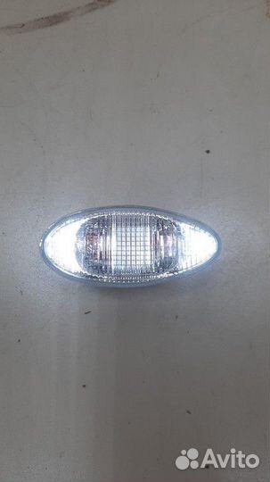 Указатель поворота в крыло белый