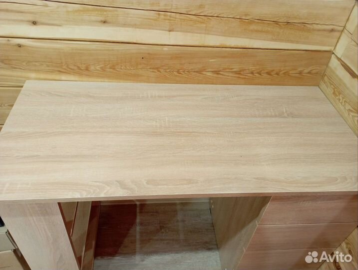 Письменный стол