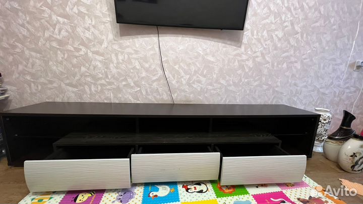 Тумбочка под телевизор