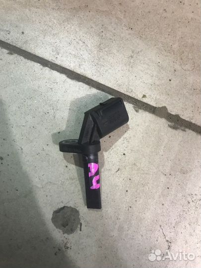 Датчик abs прав. зад. Audi A4