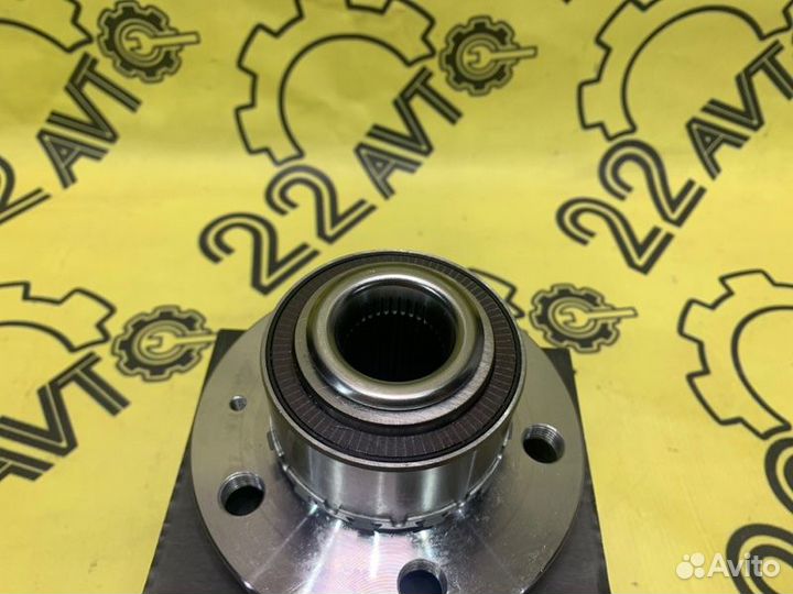 Ступица передняя Volkswagen Polo 2000