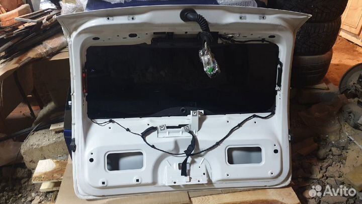 Дверь задка крышка багажника Volvo V50 со стеклом