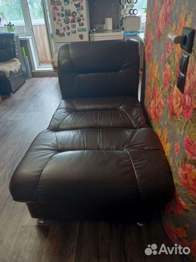 Кожанное кресло