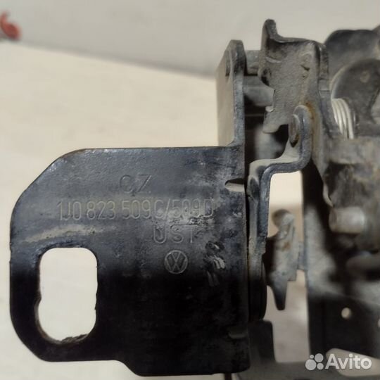 Замок капота Volkswagen Bora