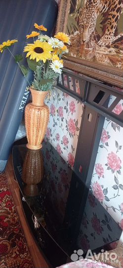 Стойка под телевизор с кронштейном