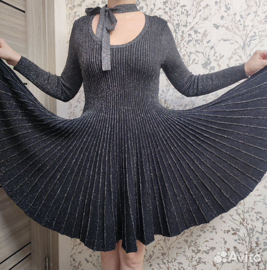 Платье нарядное 44 46