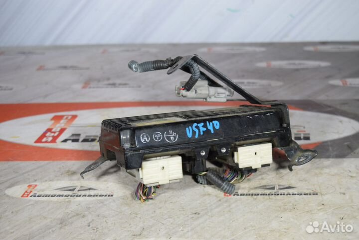 Блок управления abs c Lexus LS460 USF40 1UR-FSE