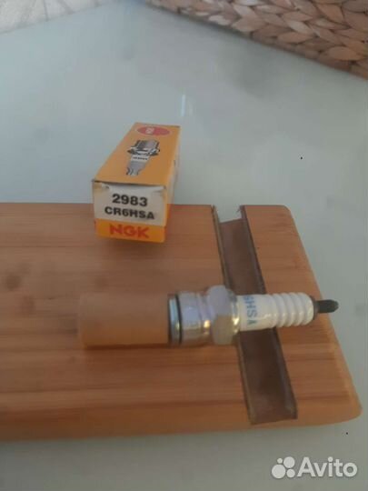 Свеча зажигания CR6HSA