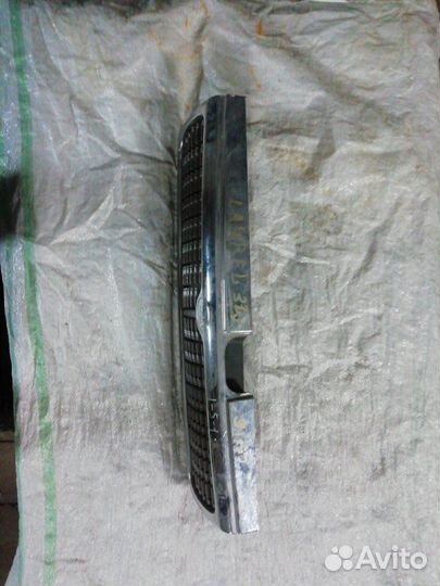 Решетка радиатора передняя Nissan Laurel
