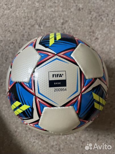 Футбольный мяч профессиональный