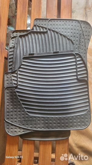 Коврики заводские.тайота камри 30,тайота авенсис 2