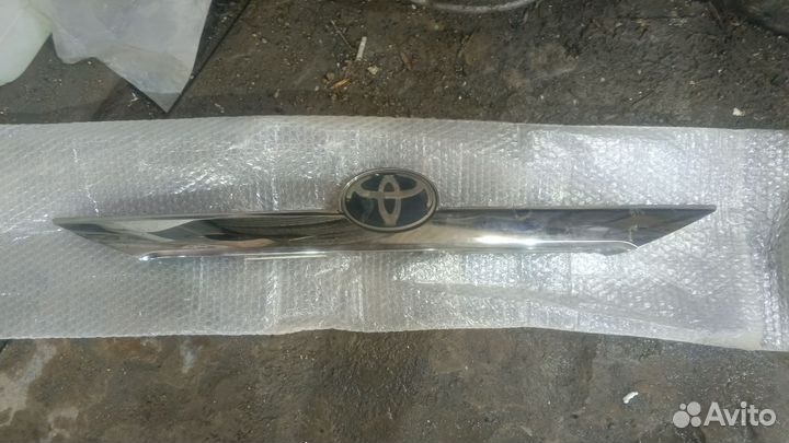 Решетка бампера toyota camry 55