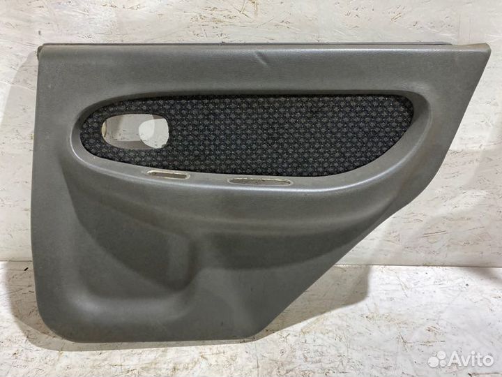 Обшивка боковой двери задняя правая Kia Shuma