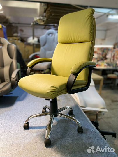 Офисное кресло