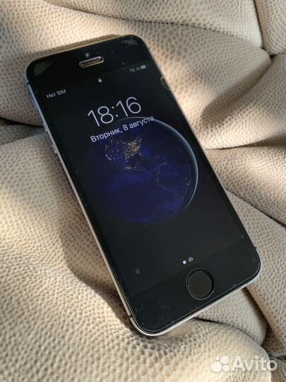 Телефон iPhone SE