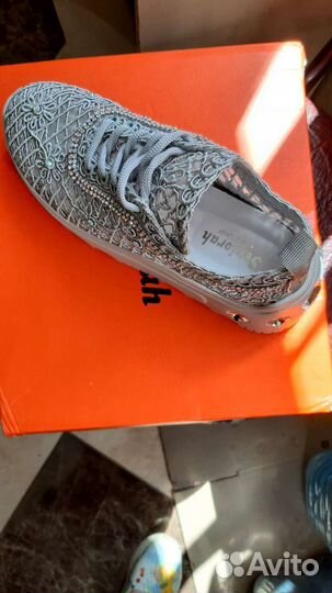 Кроссовки женские 37 размера