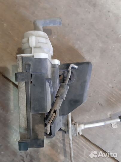 Замок двери Audi 100 C4 (правая сторона)