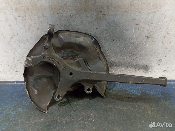 Ступица передняя левая Chrysler Crossfire