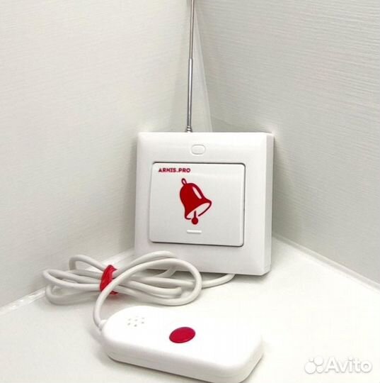 Кнопка вызова персонала с выносной кнопкой в руку