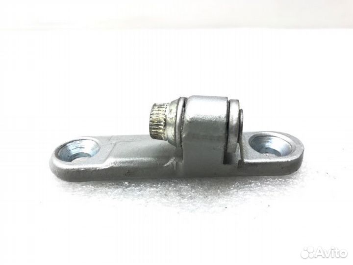 Петля двери задняя левая Mercedes-Benz E-Class