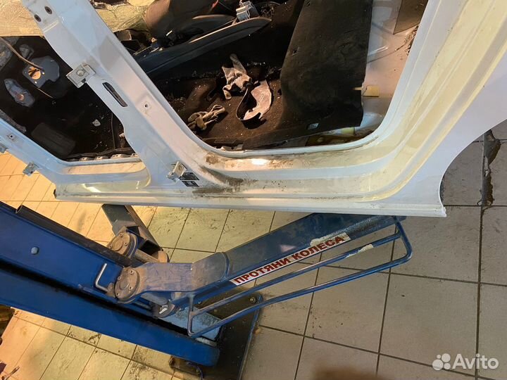 Volkswagen Polo Порог левый