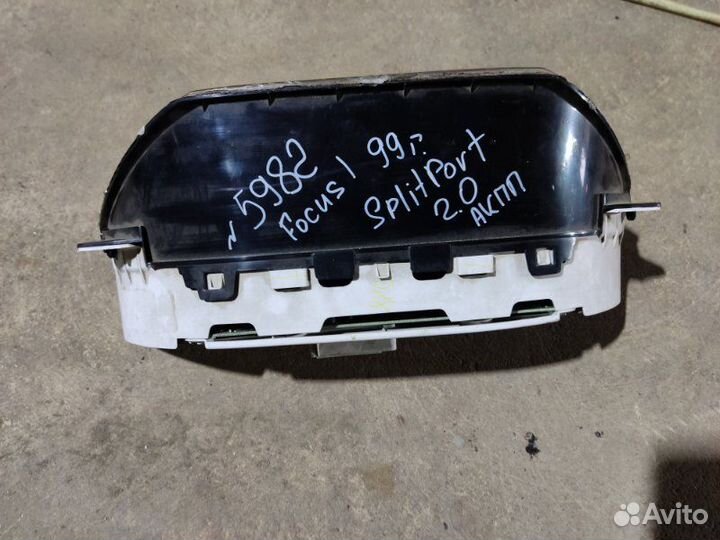 Щиток приборов Ford Focus 1 седан 2.0I splitport
