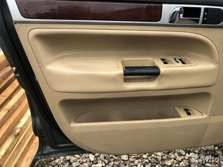 Обшивка (карта) дверей на фольксваген туарег 1