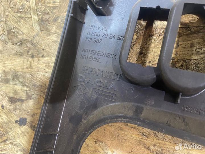 Консоль центральная Renault Logan 1.4 2010