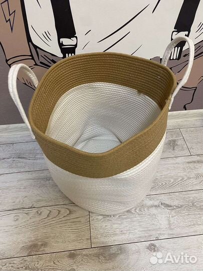 Плетеная корзина для белья