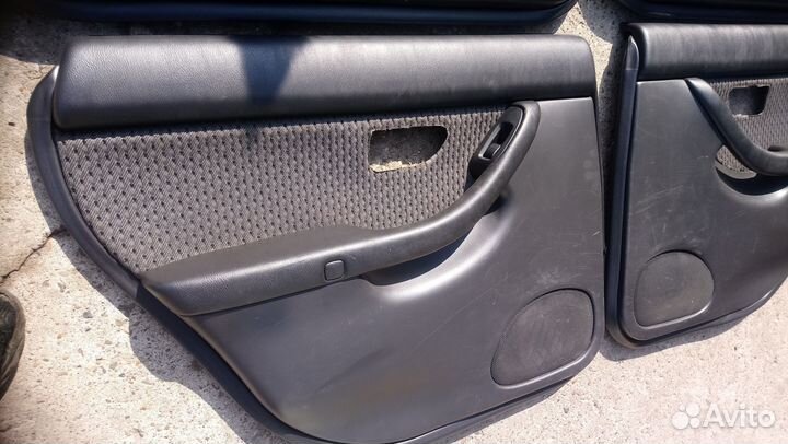 Обшивки дверей Subaru
