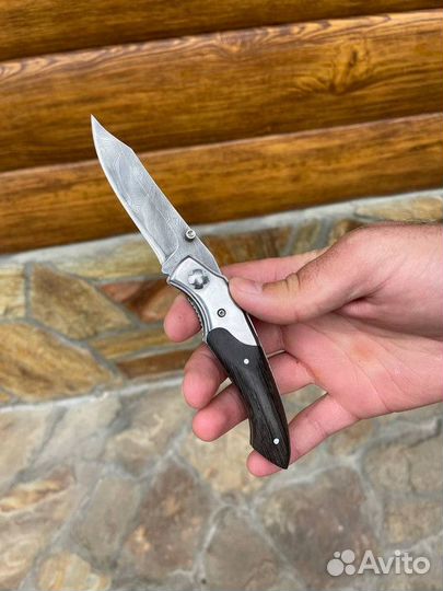Складной нож ручной работы из дамасской стали