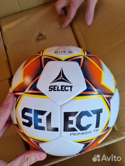 Футбольный мяч профессиональный