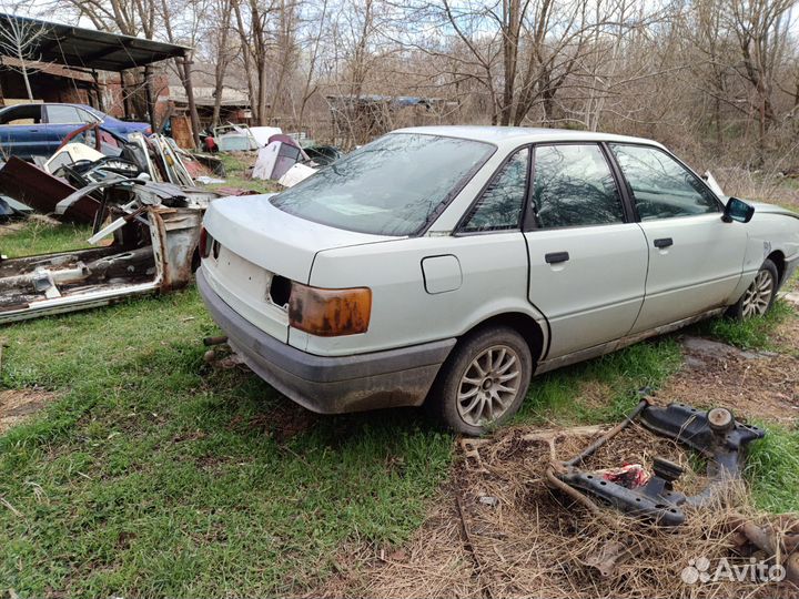 В разборе Audi 80 b3