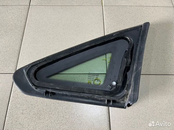 Стекло кузовное глухое левое Renault Arkana пробег