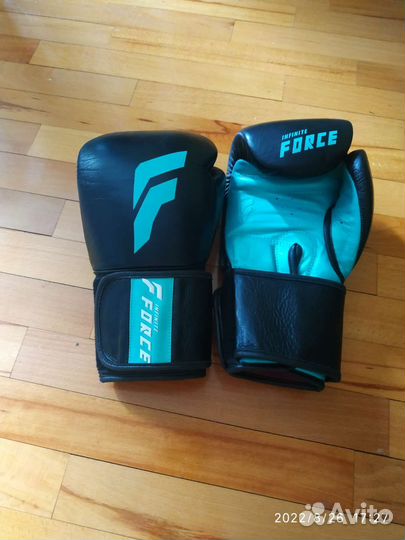 Боксерские перчатки
