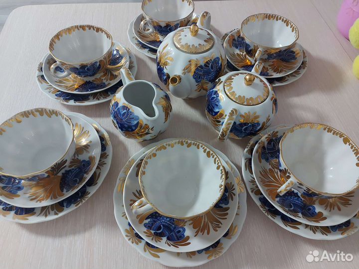 Фарфоровый чайный сервиз 