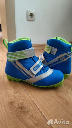Лыжные ботинки -новые 39 р. 23 см по стельке