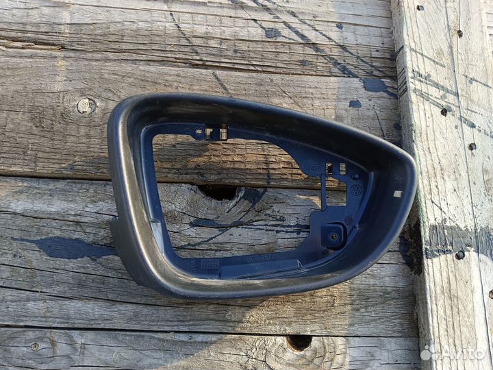 Рамка правого зеркала для Volkswagen Passat CC B7