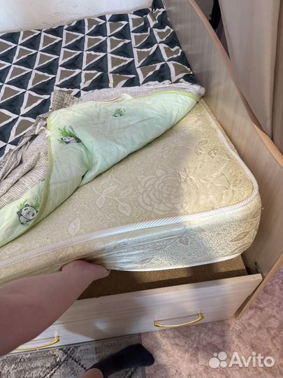 Кровать двухспальная с матрасом