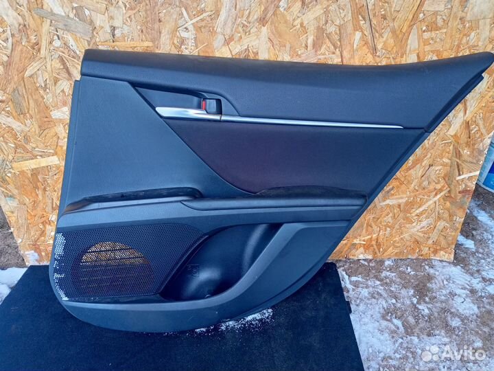 Обшивка задней правой двери toyota camry V75 V70