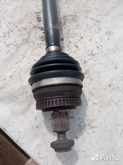 Привод лев. перед. Audi A4