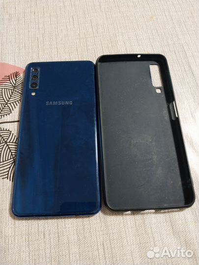 Samsung Galaxy A7 (2018), 4/64 ГБ